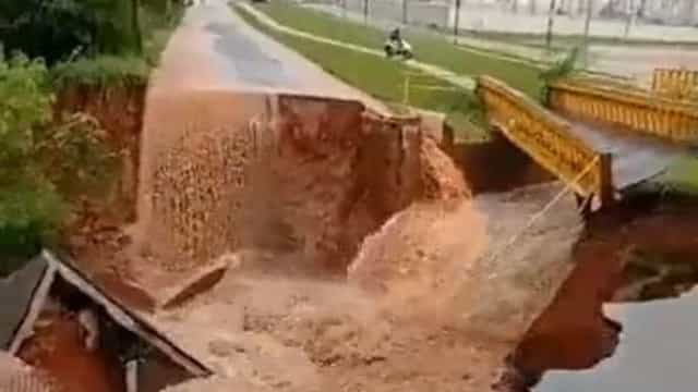 Ponte desaba em São Paulo por causa do mau tempo