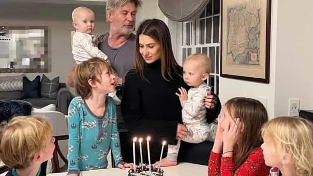 Hilaria Baldwin comemora aniversário com Alec e filhos