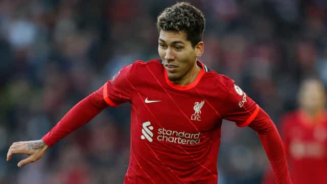 Liverpool avança na Copa da Inglaterra com golaço de Firmino e dois de Fabinho