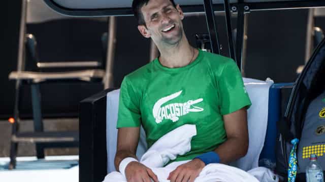 Djokovic pode ter fraudado teste de Covid apresentado na Austrália, diz TV