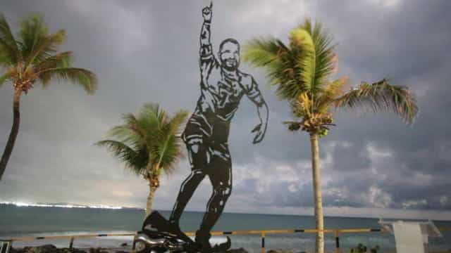 Italo Ferreira ganha estátua de cinco metros de altura em Baía Formosa