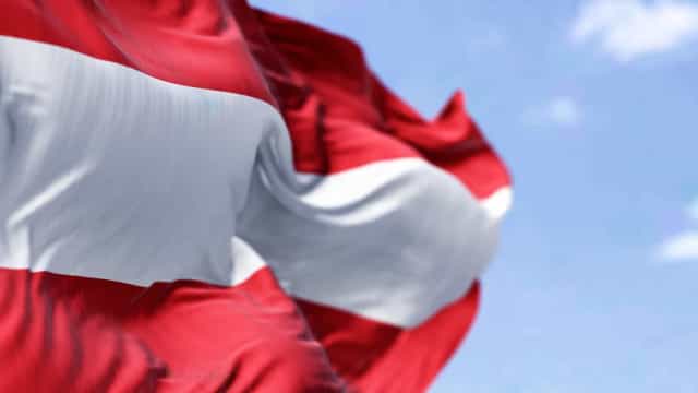 Áustria é 1º país europeu a aprovar vacina obrigatória contra a Covid para maiores de 18 anos