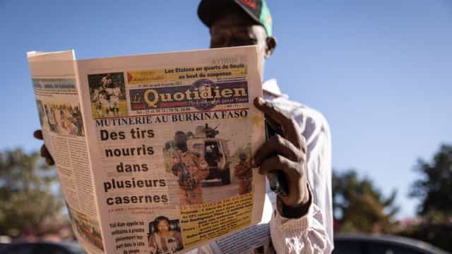 Militares de Burkina Fasso dizem ter dado golpe e deposto presidente