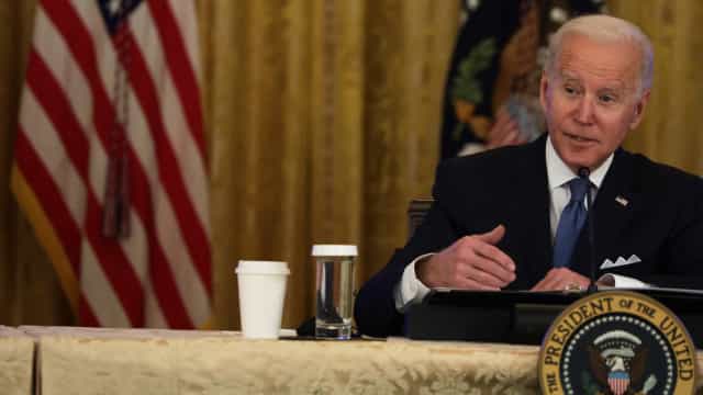 Biden xinga repórter da Fox News de filho da puta sem saber que microfone estava aberto