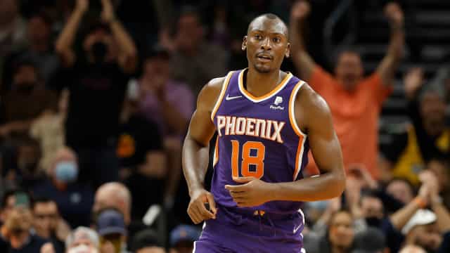 Phoenix Suns supera Utah Jazz e fatura a 7ª vitória seguida na NBA