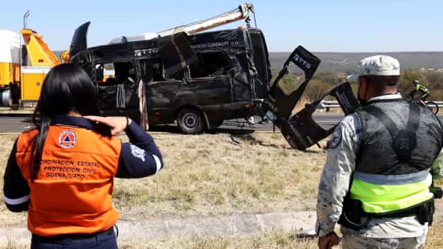 Doze mortos em acidente com micro-ônibus turístico no México