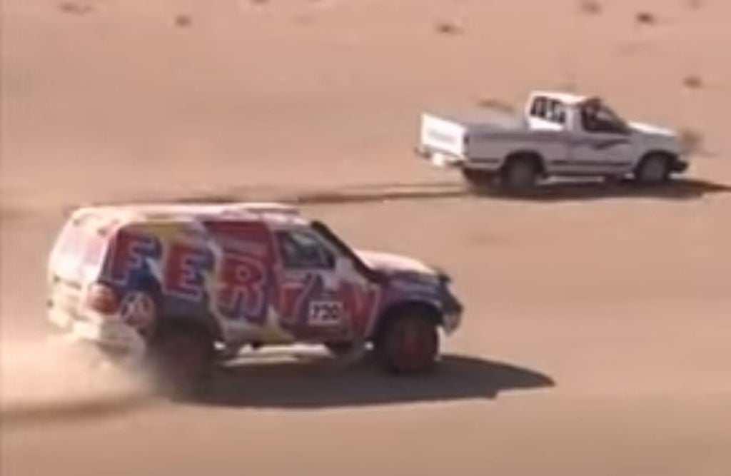 Rally Dakar 2022: picape da Nissan ultrapassa carro de rali