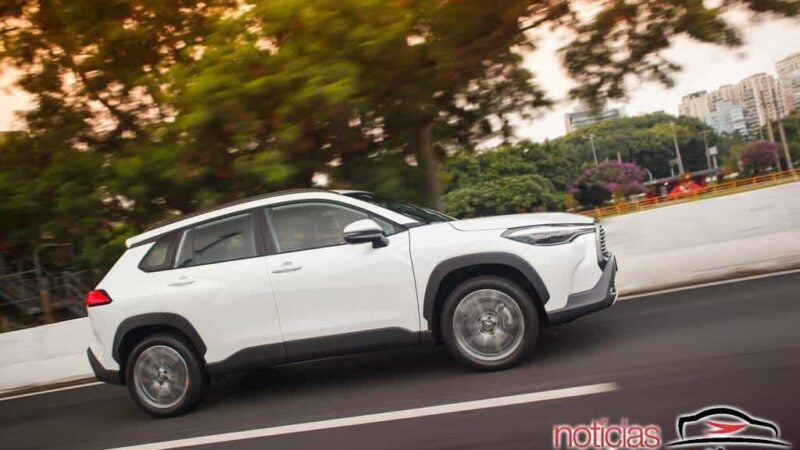Corolla e Corolla Cross chegam à 2023 com novidades e mais caros