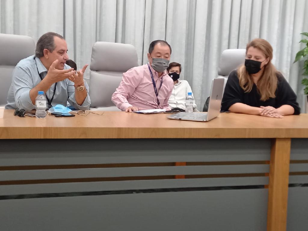 Secretário se reúne na Zona Franca de Dubai em busca de soluções para ZPE de Cáceres