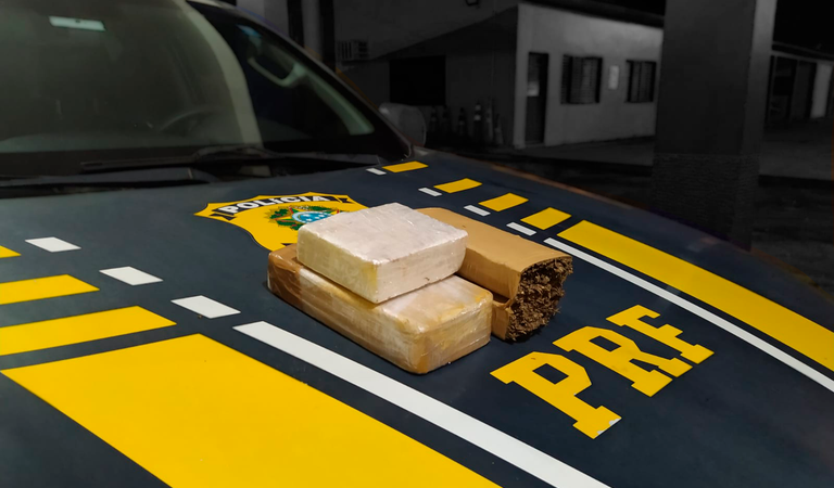 Passageira de ônibus é presa pela PRF transportando 3 tipos de drogas