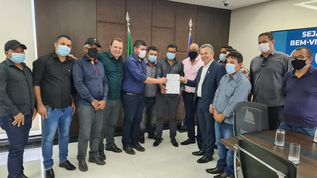 Governador destina R$ 3,2 milhões para construção da orla de Santa Terezinha