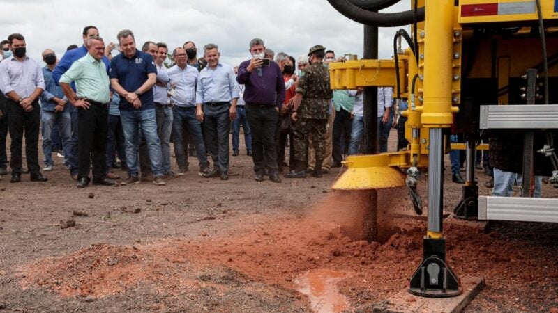 Governo entrega máquina para perfurar centenas de poços em Mato Grosso