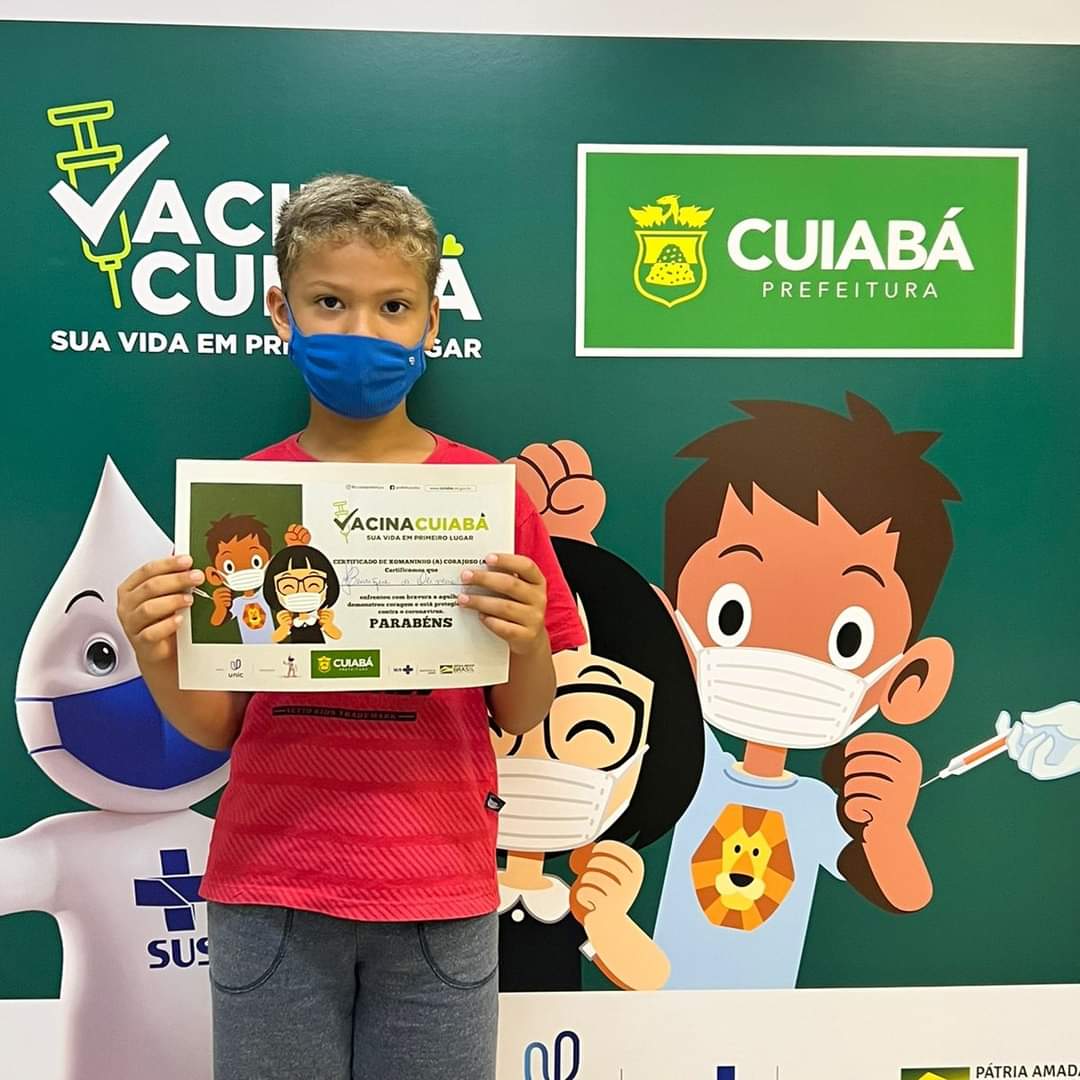 Vereador leva filhos para vacinar contra Covid: “Vacina é um ato de amor, precisamos proteger nossos filhos”.