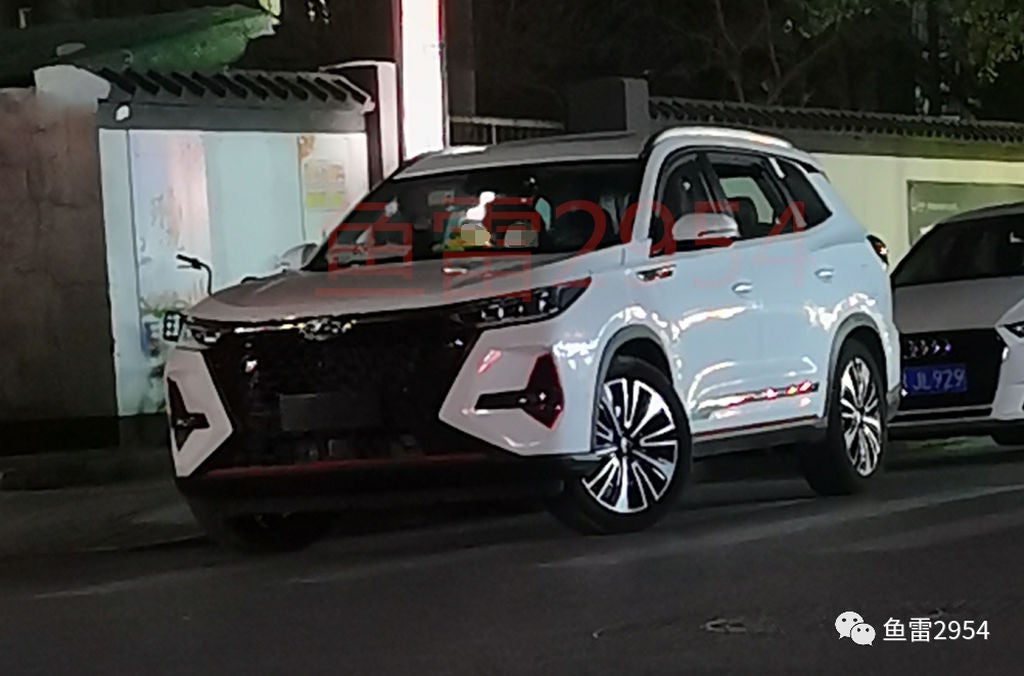 Chery Tiggo 8 Pro é flagrado na China com visual novo