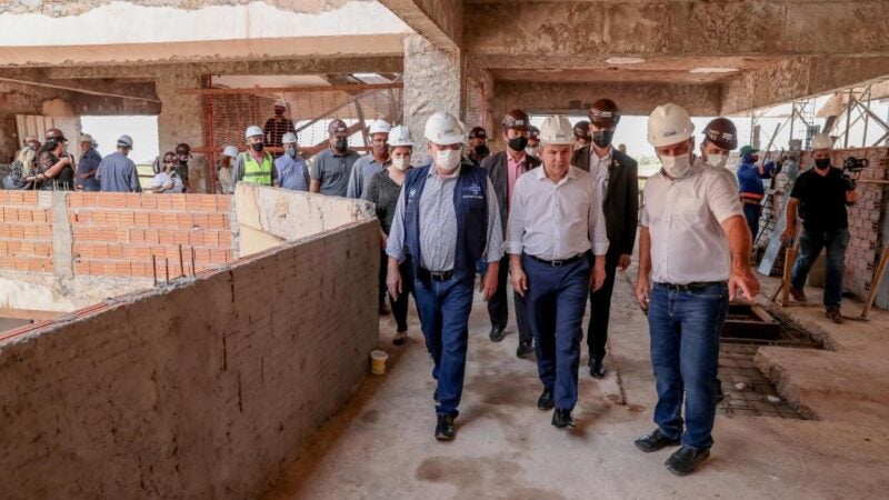 Governador e secretário vistoriam Hospital Central: “Está andando bem; será o maior e melhor hospital em termos de infraestrutura”
