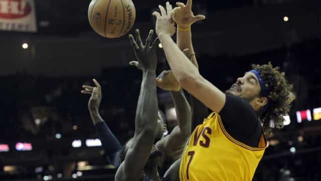 Anderson Varejão dá toco em prefeito e vence Jogo das Celebridades da NBA