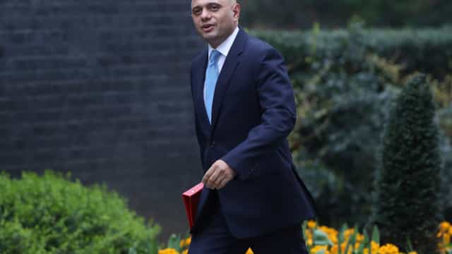 Reino Unido diz que invasão russa já "começou" e anuncia sanções