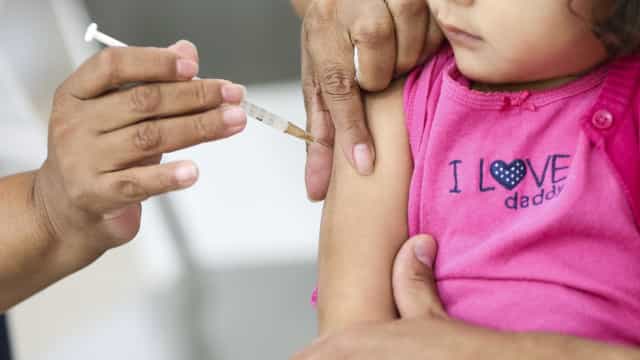 Covid-19 : vacinação infantil é mais lenta em estados com IDH menor
