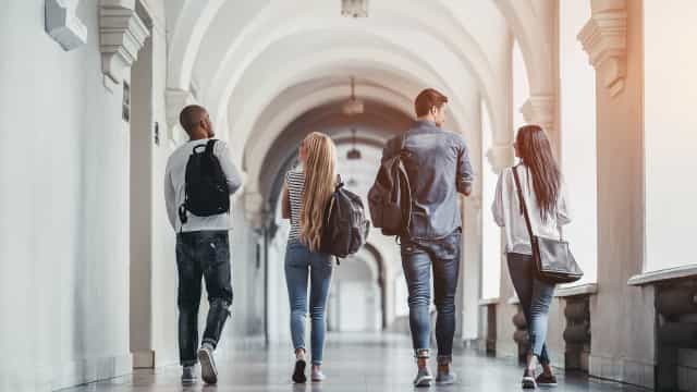 94% dos alunos de 9º ano têm nível de aprendizado abaixo do adequado em matemática