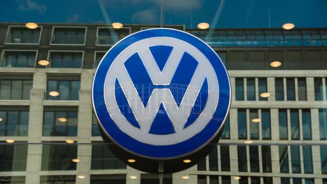 Volkswagen volta a operar em dois turnos e antecipa retorno de trabalhadores em lay-off