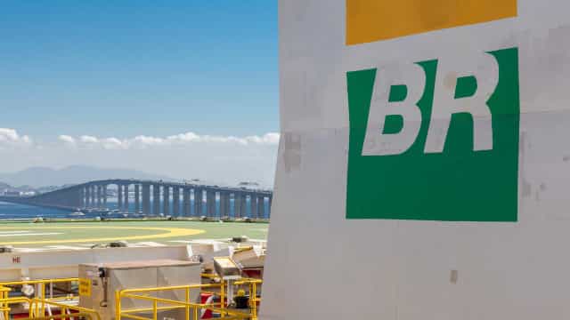 Moro chama Petrobras de empresa atrasada e fala em privatizar tudo
