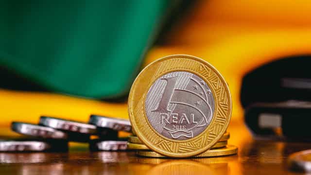 Empresas do Brasil ficaram barata para estrangeiros, dizem especialistas