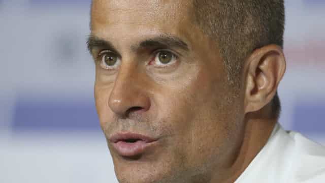 Corinthians minimiza pressão sobre Sylvinho antes de clássico com Santos