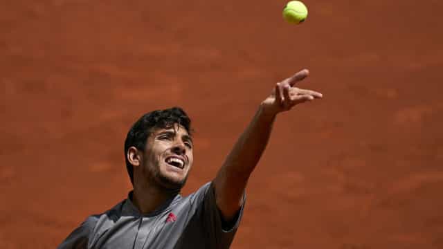 Medvedev assume como número 1 do mundo após derrota de Djokovic