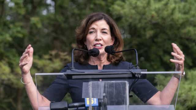 Governadora de Nova York reclama de explosão na conta de energia