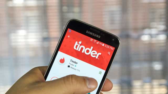 Conheça vítimas do golpista do Tinder, que perderam mais de US$ 10 milhões