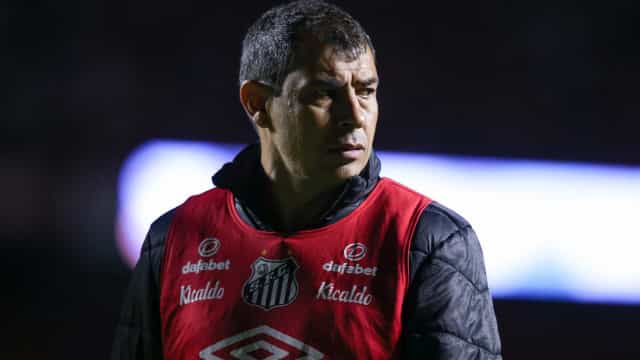 Carille se irrita com a falta de ‘postura e atitude’ do Santos em Mirassol