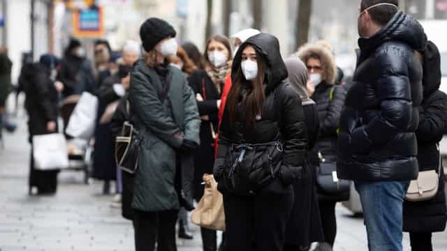 Mundo ultrapassa os 400 milhões de casos de Covid-19