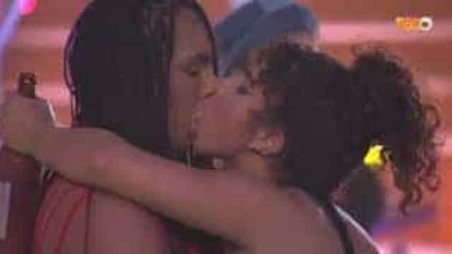 Linn e Maria se beijam no BBB; Arthur aposta em entrada de novos participantes