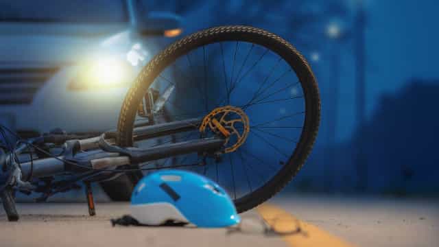 Ciclista morre atropelado em SP; motorista é preso com sinal de embriaguez