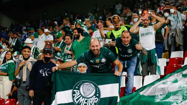 Palmeiras recebe apoio da torcida na volta ao Brasil e Luan é o nome mais gritado
