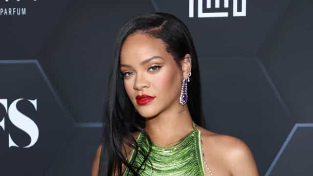 Grávida, Rihanna prepara álbum surpresa para lançar este ano