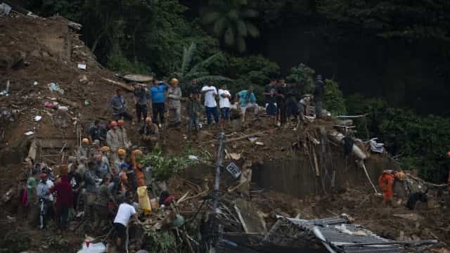 Temporal em Petrópolis, no Rio, deixa ao menos 94 mortos
