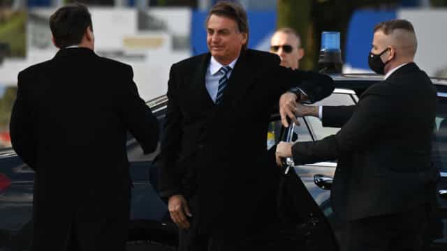 Bolsonaro diz que não fará ‘qualquer aventura’ na economia e nega furar teto