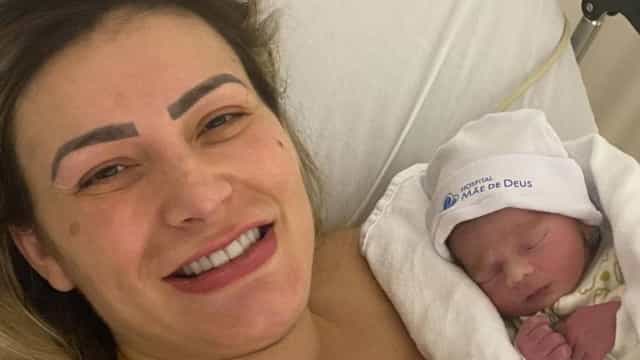 ‘Vontade de chorar, as dores nunca vão acabar’, diz Andressa Urach sobre o pós-parto