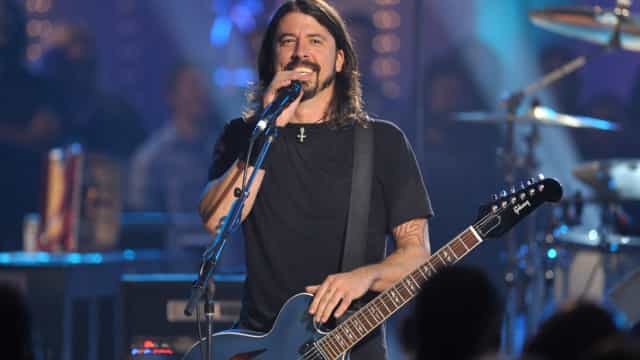 Dave Grohl do Foo Fighters revela perda de audição: "Estou surdo"