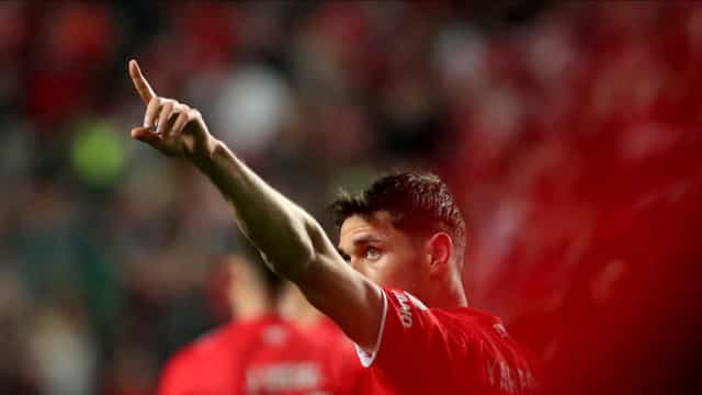 Em uma bela partida, Benfica e Ajax atacam demais, mas ficam no empate, em Lisboa