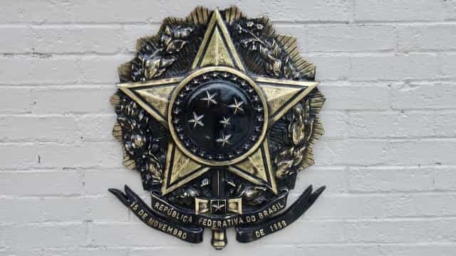 Embaixada do Brasil em Kiev anuncia trem para retirada de brasileiros