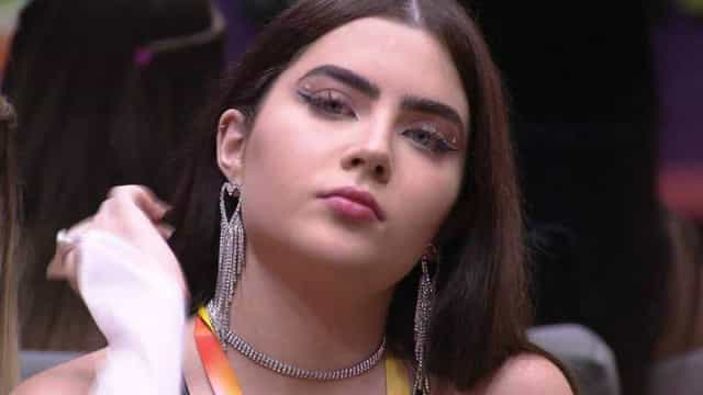 Jade se recusa a voltar para festa ao ouvir música de Arthur Aguiar
