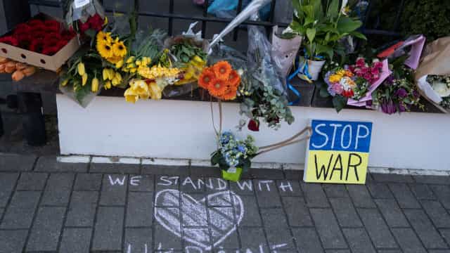 Clínicas de barriga de aluguel na Ucrânia levam embriões e bebês para bunkers em meio à guerra