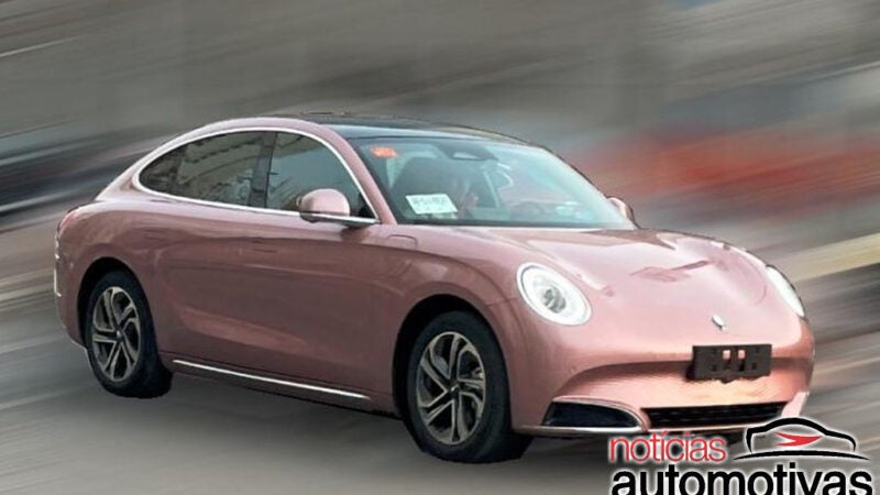 ORA Lightning Cat: Panamera chinês mostra seu interior