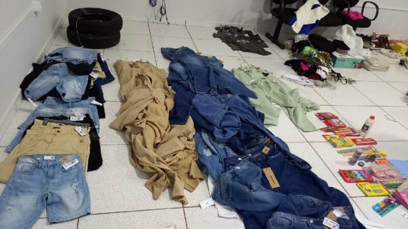 Casal e comparsas são presos em flagrante com centenas de produtos furtados de lojas