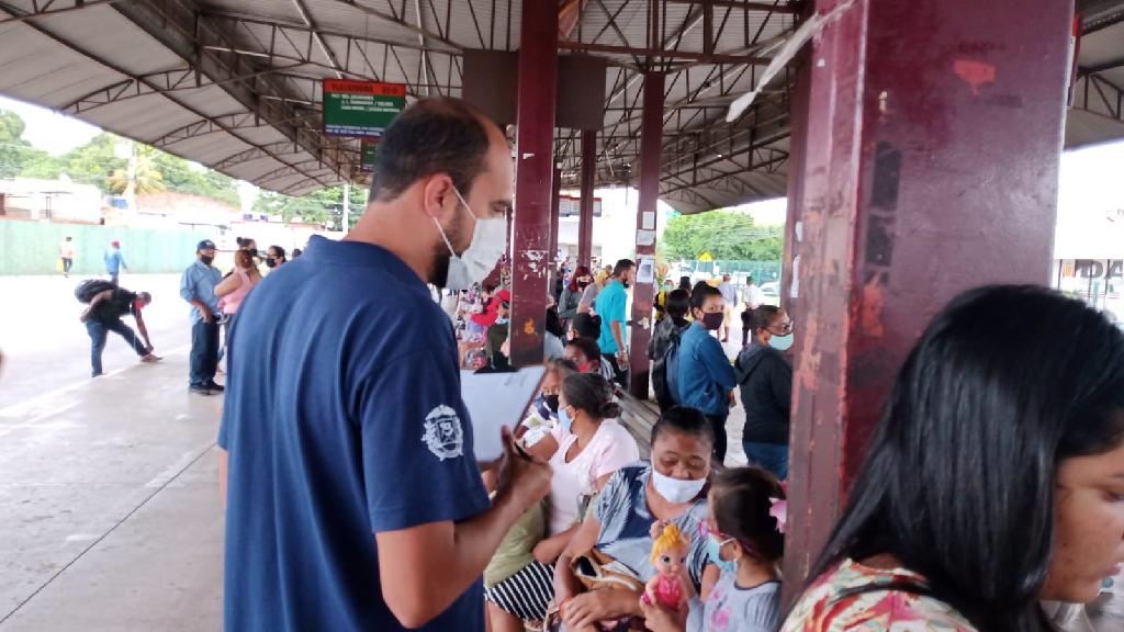 Ouvidoria Itinerante monta banca em Várzea Grande para ouvir a população