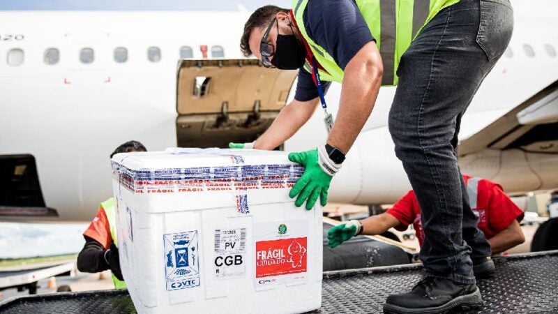 Mato Grosso recebe 27.100 doses de vacina contra a Covid-19 nesta terça-feira (15)