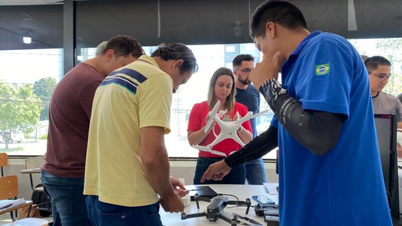 Peritos criminais participam de capacitação para operação de drones