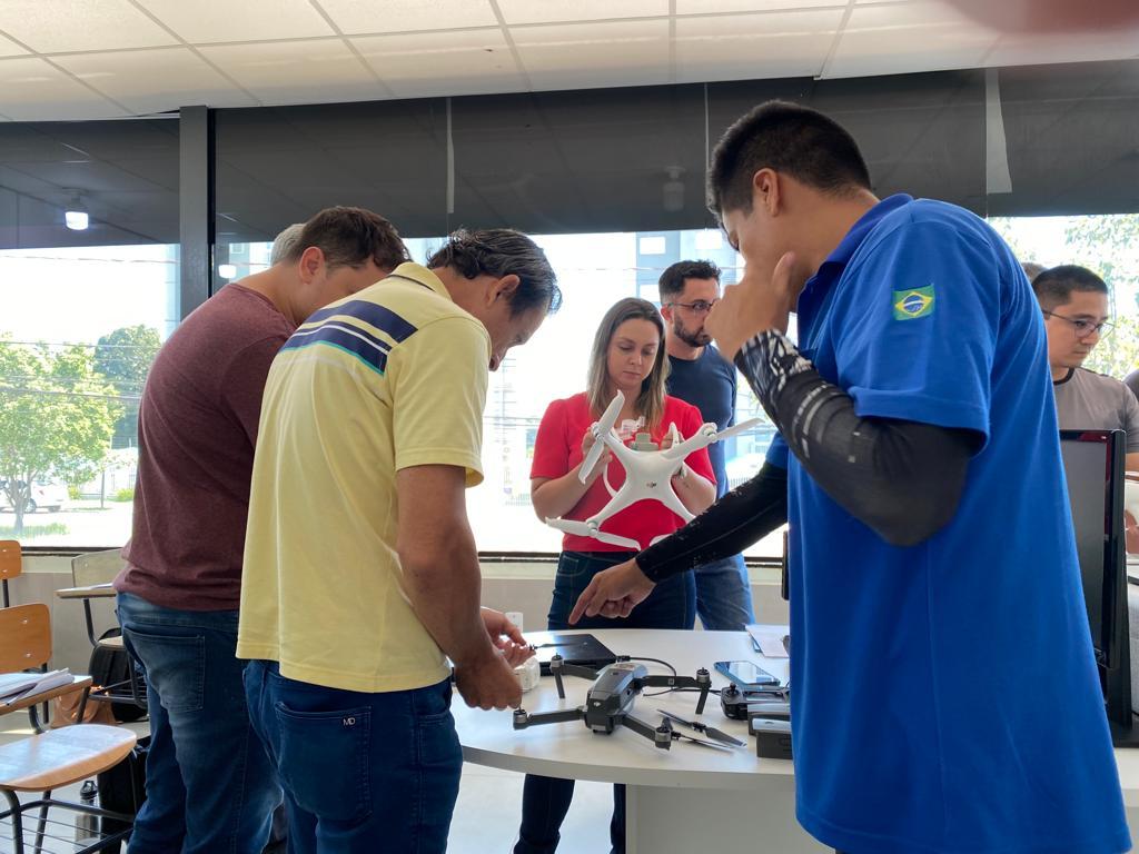 Peritos criminais participam de capacitação para operação de drones